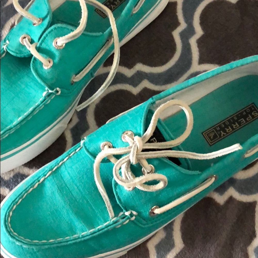 Sperry shoes worn once a bit big for me